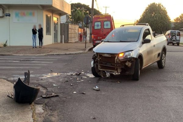 Mulher de 51 anos fica ferida após colisão de trânsito no Bairro Brasília em Cascavel