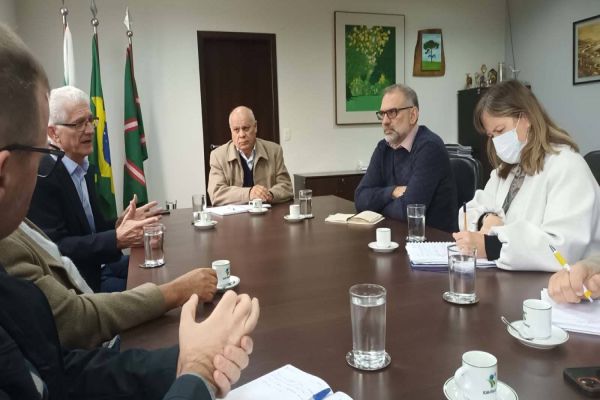 Paraná e governo federal vão criar grupo de trabalho para qualificar setor leiteiro