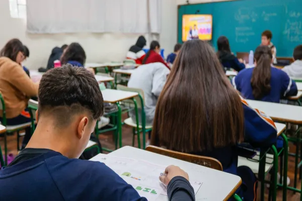 Foto relacionada a notícia: Governador Ratinho Junior sanciona lei que cria o programa Parceiro da Escola