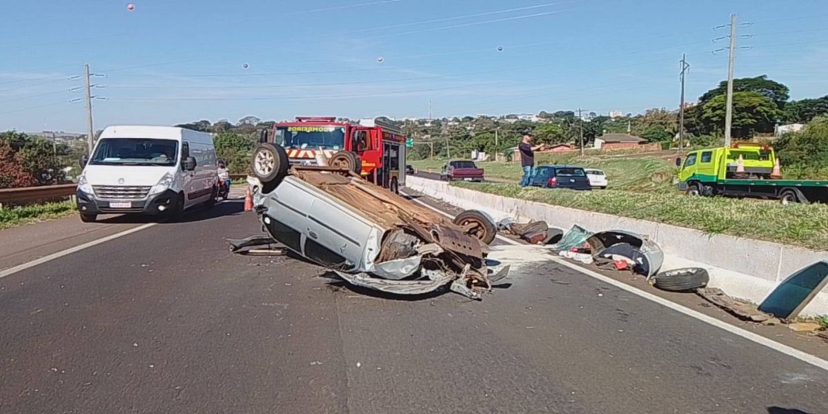 Mulher de 53 anos ferida em capotamento na PRc-467 em Cascavel