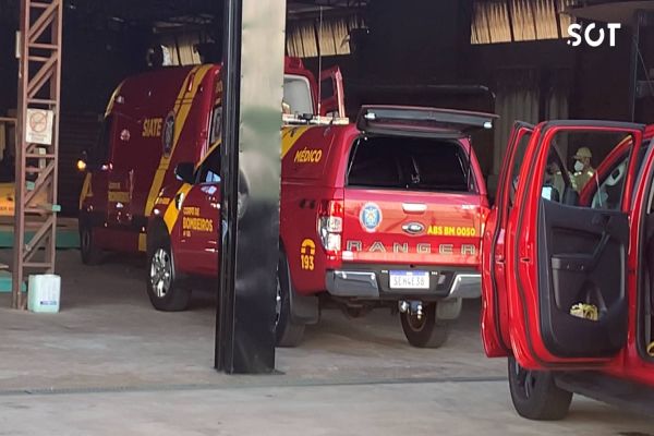 Imagem referente a notícia: Trabalhador morre após acidente com placas de compensado no Bairro Cataratas em Cascavel