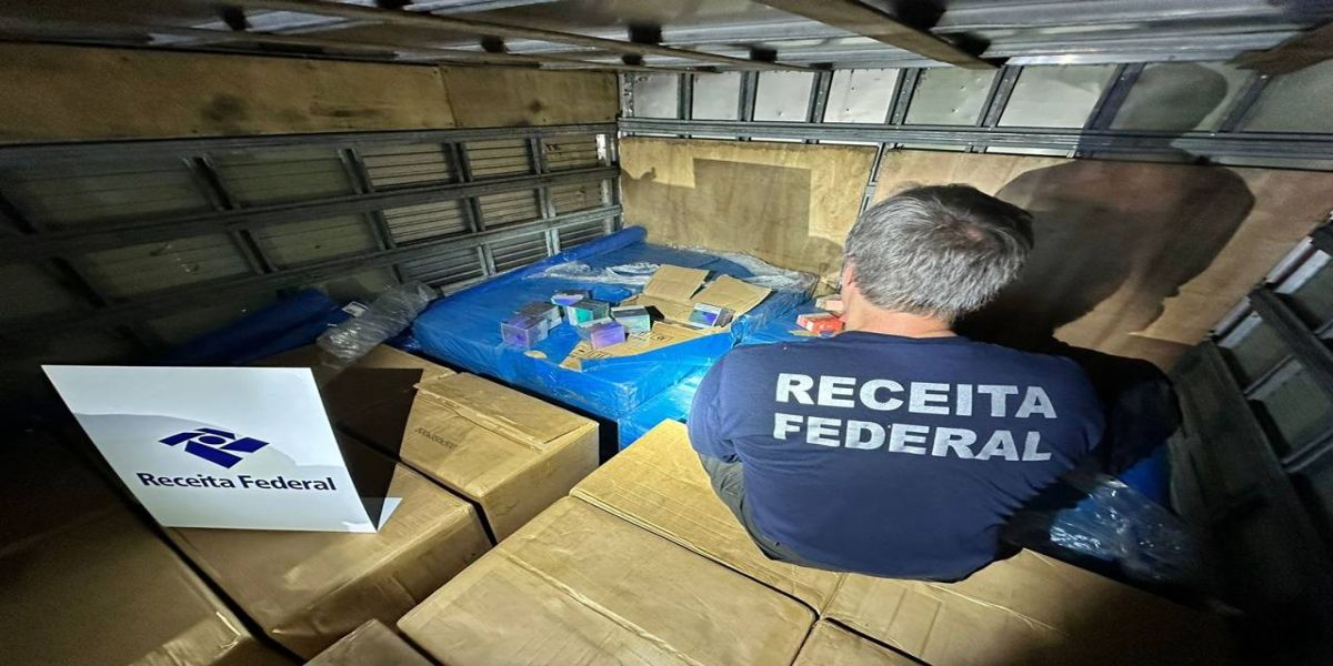 Receita Federal apreende mais de R$ 3 milhões em celulares e cigarros eletrônicos em Cascavel