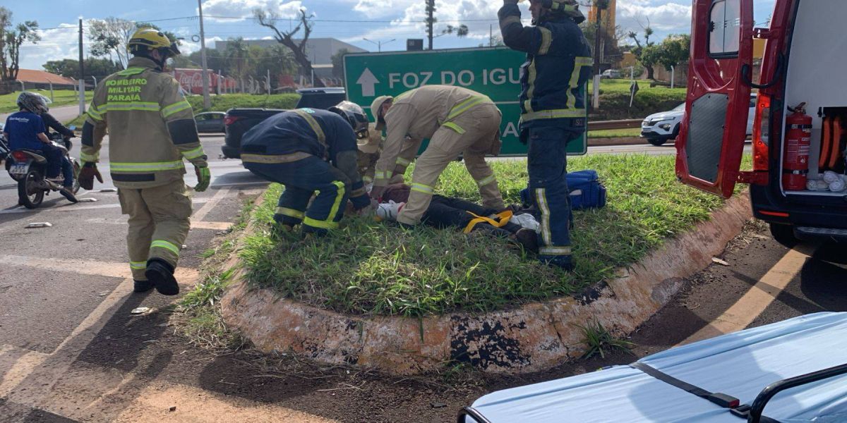 Ciclista de 25 anos fica ferido em acidente com carreta na BR-277 em Cascavel