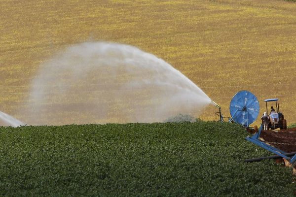 Ratinho Junior sanciona lei que institui política de segurança hídrica na agricultura no Paraná