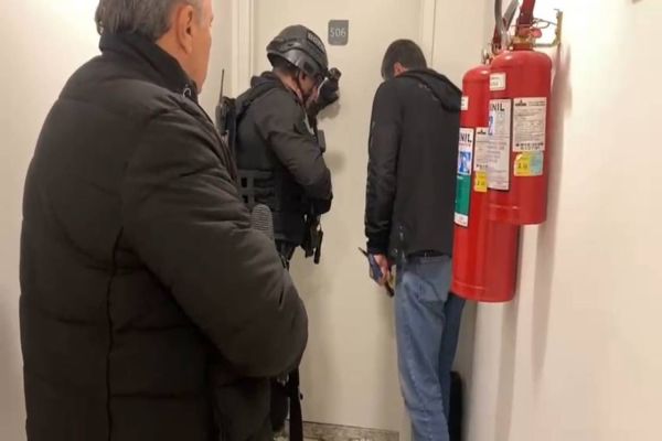 Imagem referente a notícia: Grupo especialista em furtos milionários de eletrônicos é desmantelada em ação da Polícia Civil