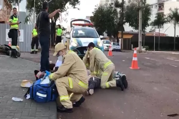 Foto relacionada a notícia: Motociclista perde a vida após forte colisão de trânsito no Centro de Cascavel