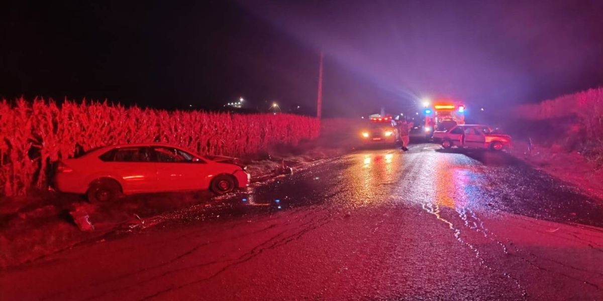Carro de Cascavel se envolve em colisão frontal na PR-581 em Tupãssi; Seis pessoas ficam feridas