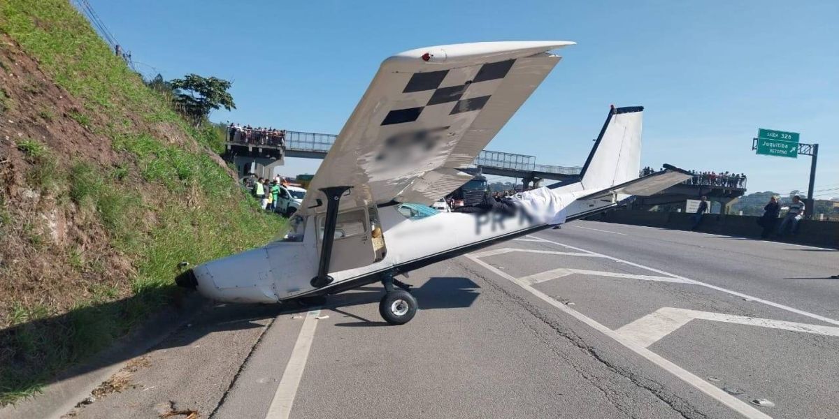 Pouso forçado em rodovia: Pane elétrica leva avião a pousar na Régis Bittencourt