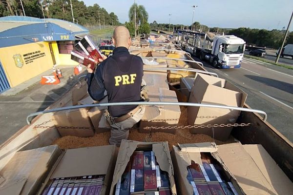 Cascavelense tenta driblar fiscalização com soja, mas acaba preso com carga milionária na BR-277