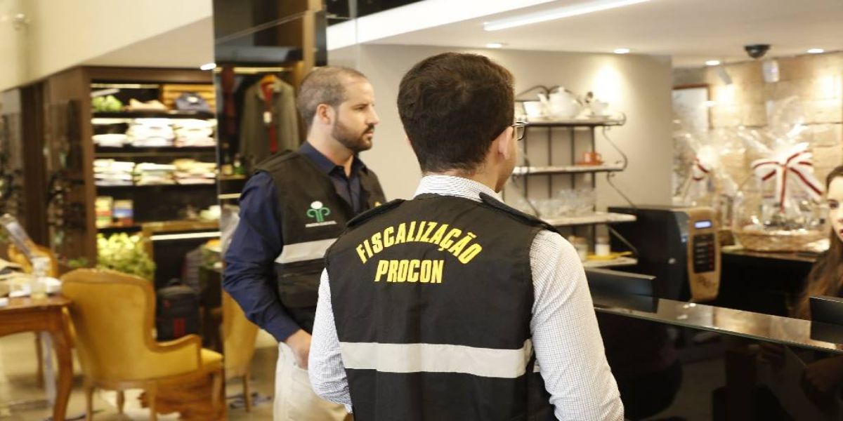 Procon de Cascavel faz orientações sobre vendas para o Dia dos Namorados