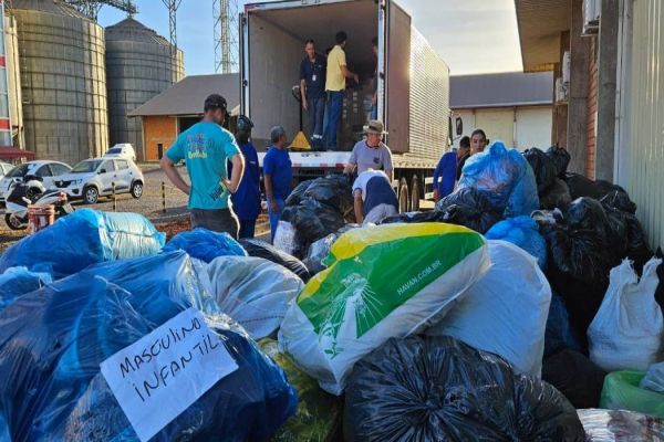 Imagem referente a notícia: Coopavel envia quarta carreta com donativos as vítimas de inundações