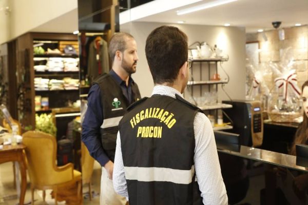 Procon de Cascavel faz orientações sobre vendas para o Dia dos Namorados