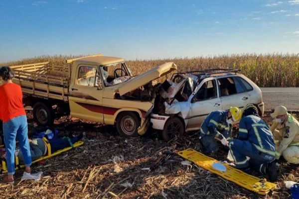 Mulher morre e outras quatro pessoas ficam feridas em colisão de trânsito em Palotina