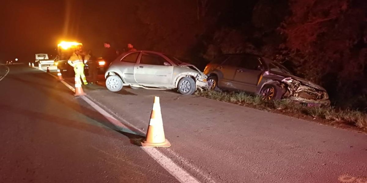 Colisão frontal na BR-373 em Imbituva deixa duas pessoas feridas