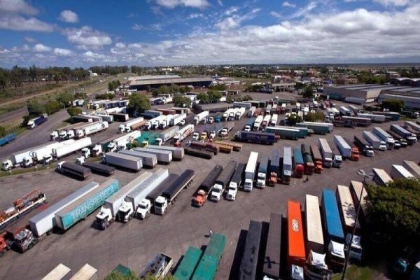 Importações da Argentina: Tráfego de caminhões no Porto Seco de Foz do Iguaçu cresce 56% em maio