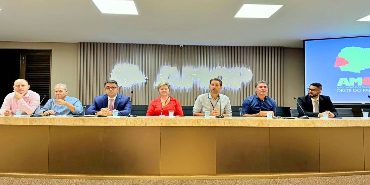 Prefeita Cleide Prates participa de encontro da AMOP sobre direito eleitoral