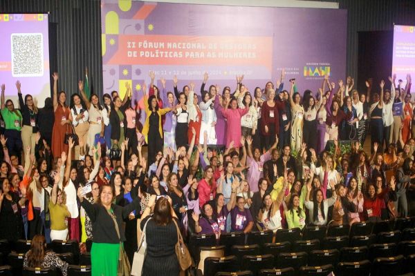 Paraná se destaca em fórum nacional pela política de investimentos nas mulheres