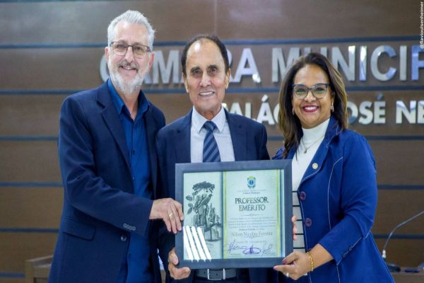 Professor Nilton Nicolau Ferreira recebe Título de Professor Emérito na Câmara