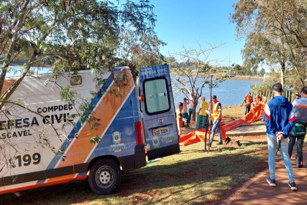 Simulação de acidente ambiental movimenta Lago Municipal de Cascavel