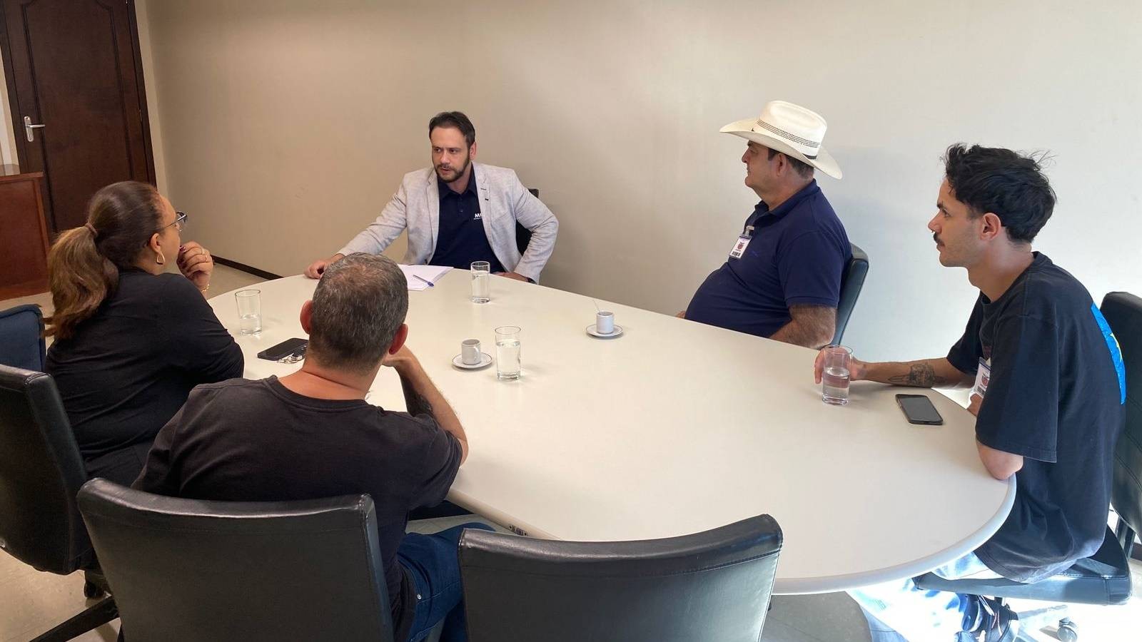 Comissões de Meio Ambiente e Proteção Animal de Cascavel se reúnem com promotor de Justiça