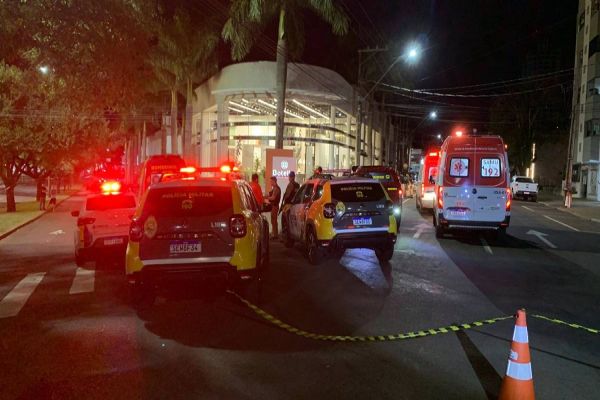 Criança nove anos morre e outras três pessoas ficam feridas em acidente no centro de Cascavel