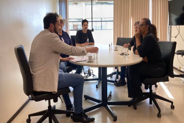 Comissões de Meio Ambiente e Proteção Animal se reúnem com promotor para discutir demandas urgentes