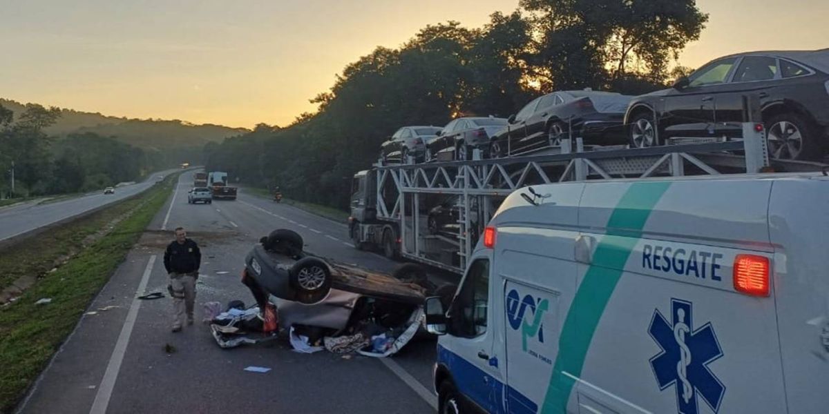 Capotamento na BR-277 deixa mulher gravemente ferida