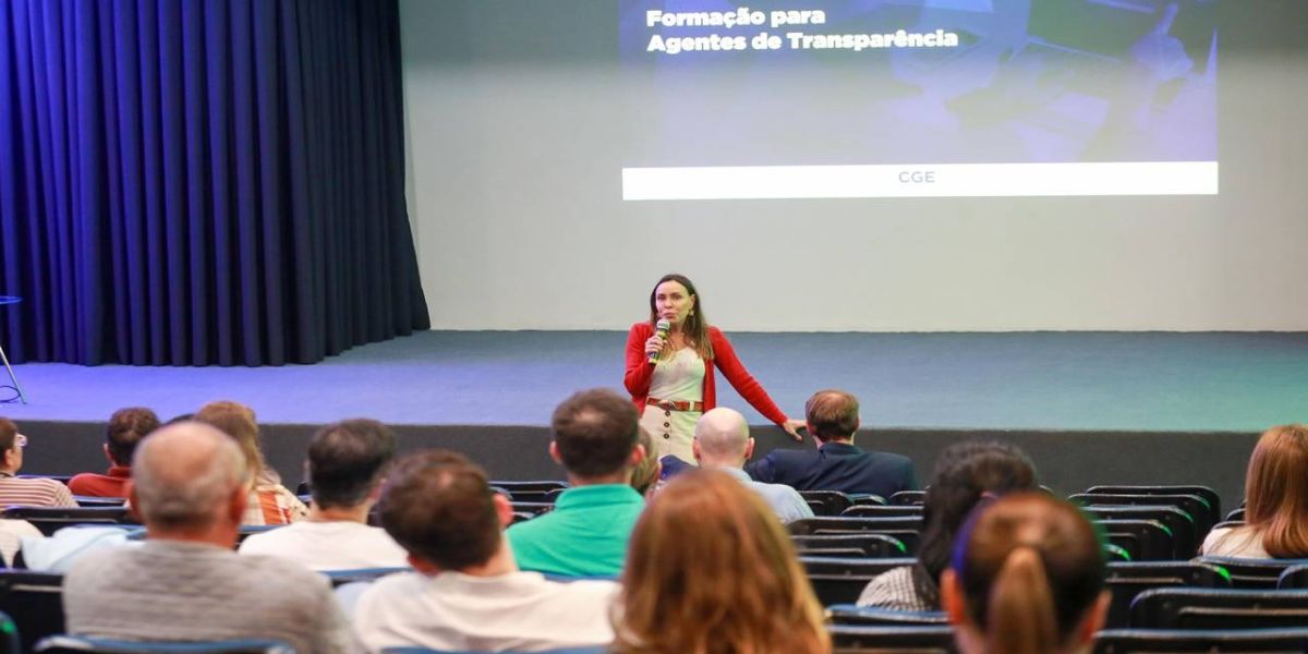 CGE orienta agentes de transparência sobre tratamento e atualização de informações