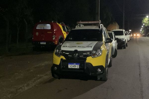 Caminhão do Corpo de Bombeiros se envolve em acidente no Jardim Alvorada em Cascavel