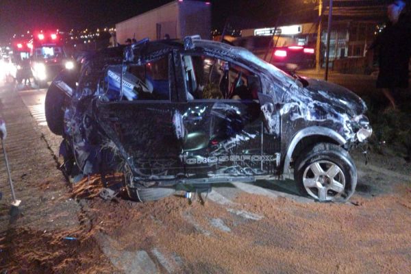 Capotamento e colisão deixam dois feridos na BR-376 em Ponta Grossa