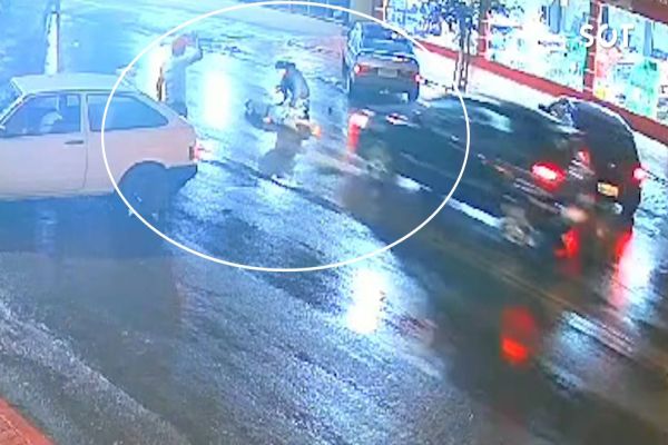 Imagem referente a notícia: Homem é atropelado duas vezes em menos de um minuto e sobrevive no sudoeste do Paraná