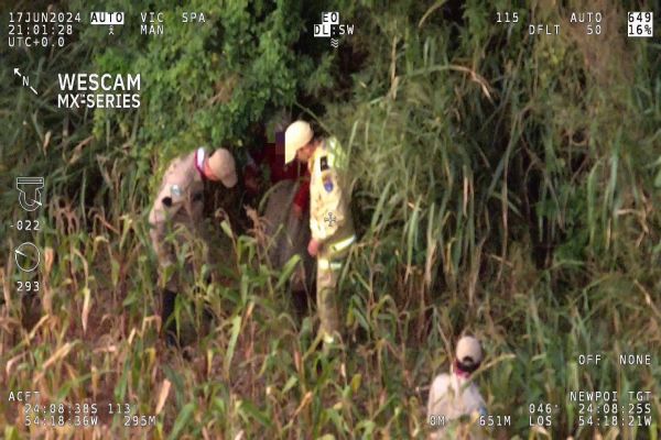 Imagem referente a notícia: Helicóptero Falcão 13 da PM encontra mulher desaparecida no oeste do Paraná