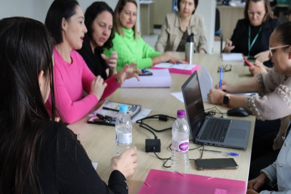 Comissão do Material Escolar analisa os descritivos dos itens para próxima licitação