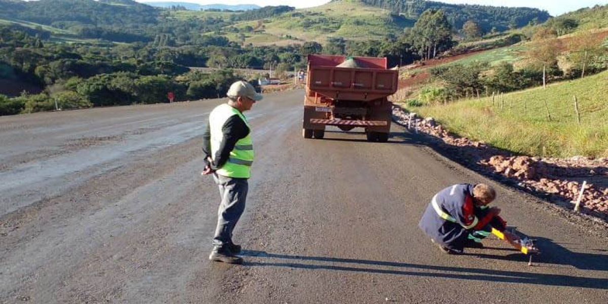 Pavimentação da PR-239 entre Pitanga e Mato Rico está 74% executada