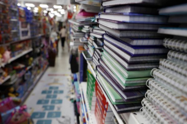 Rede estadual do Paraná arrecada material escolar para o Rio Grande do Sul