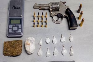 Imagem referente à notícia: Polícia Militar apreende drogas, armas e munições em Campo Bonito