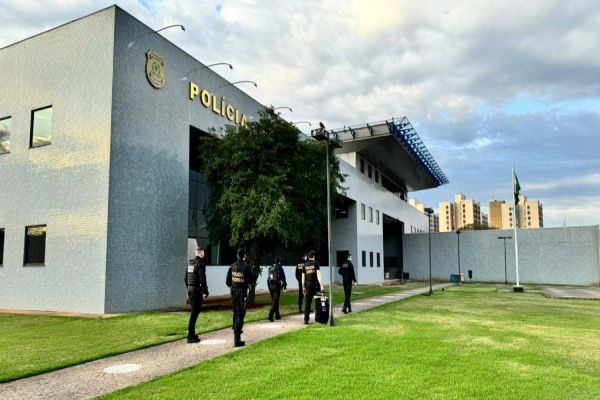 PF deflagra operação de combate ao contrabando envolvendo servidor da segurança pública no Oeste