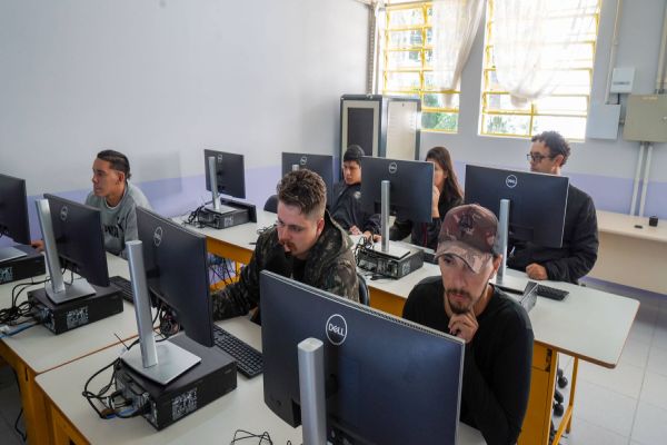 Matrículas para o segundo semestre da EJA nas escolas da rede estadual são abertas