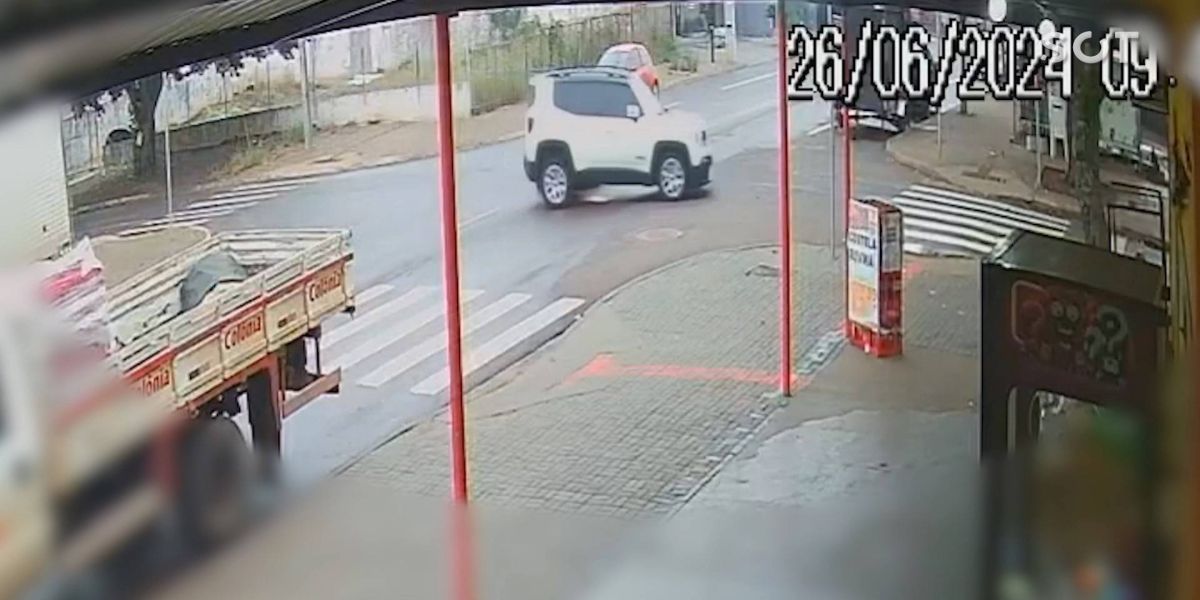 Na contramão, esposa de Renato Silva se envolve em acidente de trânsito no Bairro Santa Cruz
