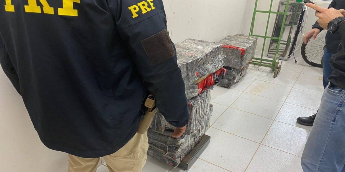 Em Lindoeste, PRF apreende 199 quilos de maconha que seria levada para o Rio Grande do Sul