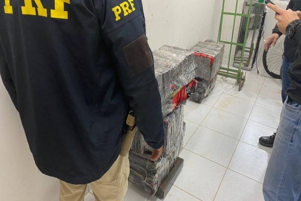 Em Lindoeste, PRF apreende 199 quilos de maconha que seria levada para o Rio Grande do Sul