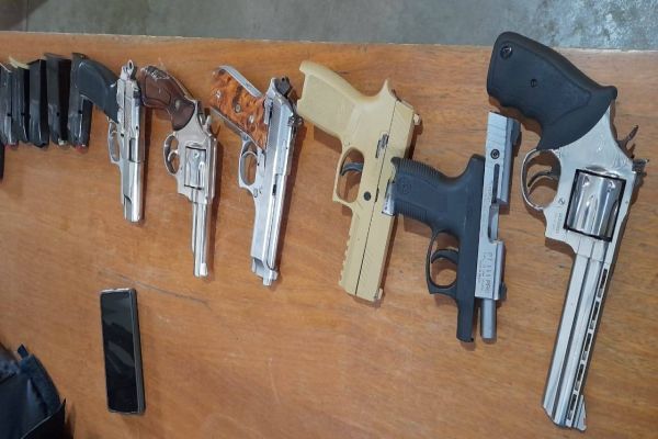 Homem é detido pela PRF com armas e carregadores durante abordagem na PR-317