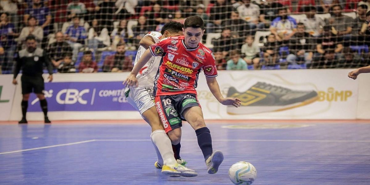 Cascavel Futsal e Umuarama empatam em clássico eletrizante pela LNF