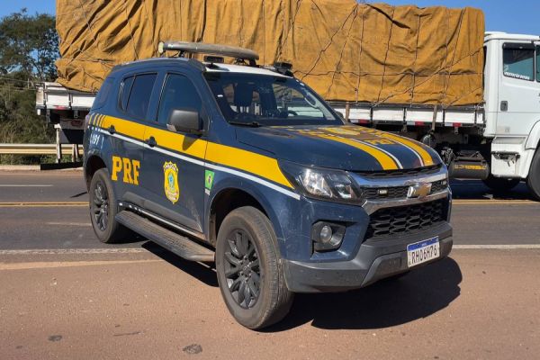 Colisão frontal na BR-277 deixa mulher morta e homem ferido em estado grave