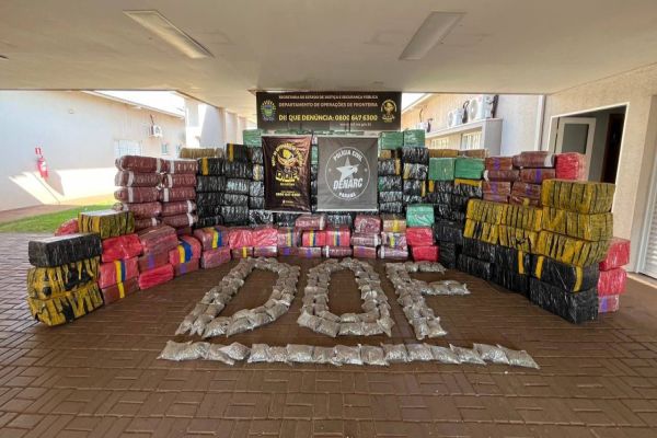 Imagem referente a notícia: 8 toneladas de maconha é apreendidas em Mundo Novo em ação conjunta entre Denarc Cascavel e DOF-MS