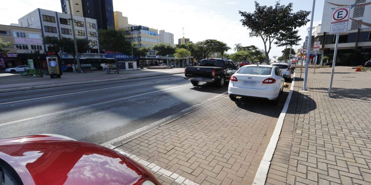 ESTAR: Estacionamento regulamentado é gratuito por até 2 horas em Cascavel