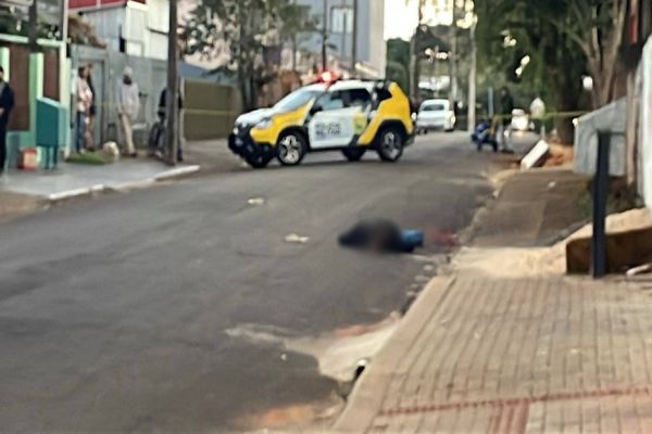 Imagem referente a notícia: Homem é morto a tiros no meio da rua no Bairro Interlagos: Motivação do crime ainda é um mistério