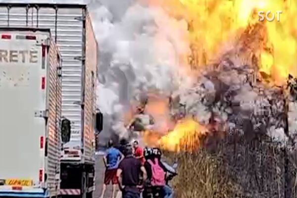Explosão de caminhão-tanque na BR-010 deixa três jornalistas feridos