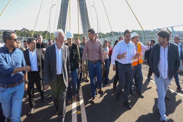 Darci Piana e presidente do Paraguai visitam Ponte da Integração, em Foz do Iguaçu