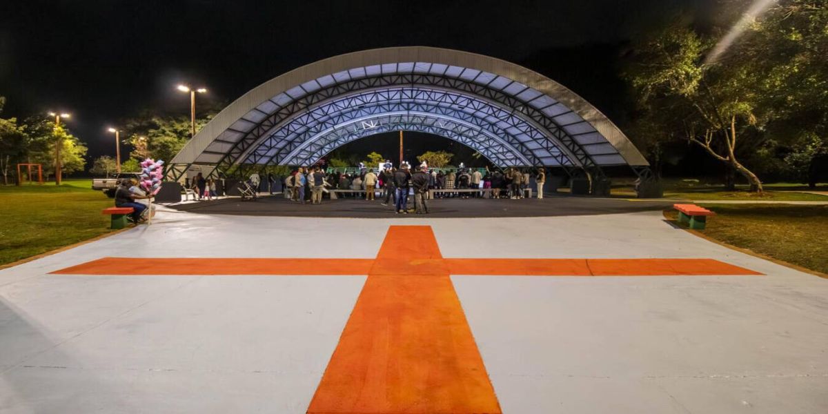 Entrega da reforma da Praça da Bíblia de Toledo é marcada por culto evangélico